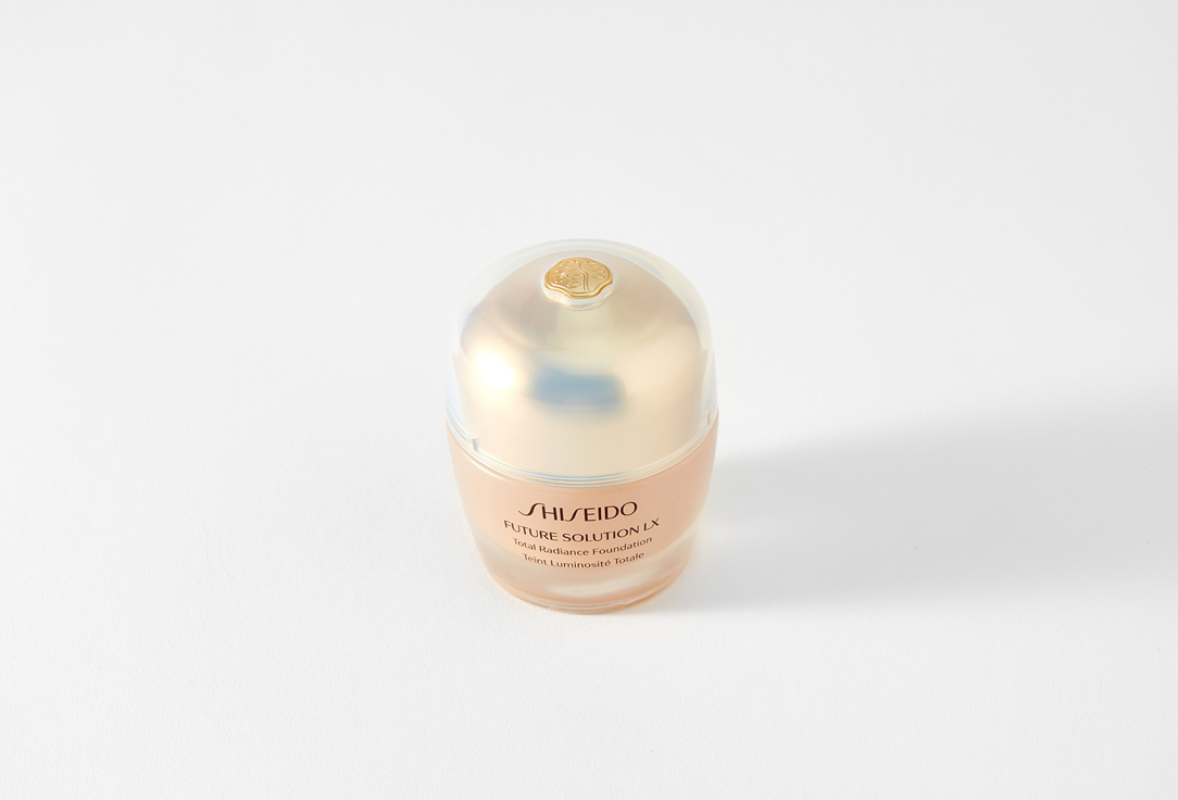 Shiseido Тональное средство с эффектом сияния Future Solution Lx Total Radiance Foundation