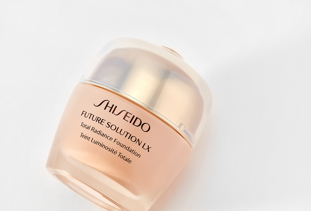 Shiseido Тональное средство с эффектом сияния Future Solution Lx Total Radiance Foundation