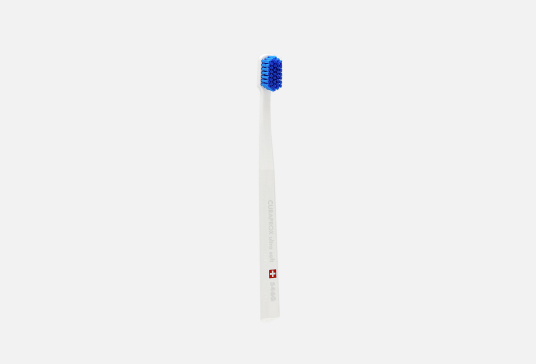 Зубная щетка, белая CURAPROX Ultrasoft d 0,10мм 1 шт зубная щетка темно синяя curaprox ultrasoft d 0 10мм 1 шт