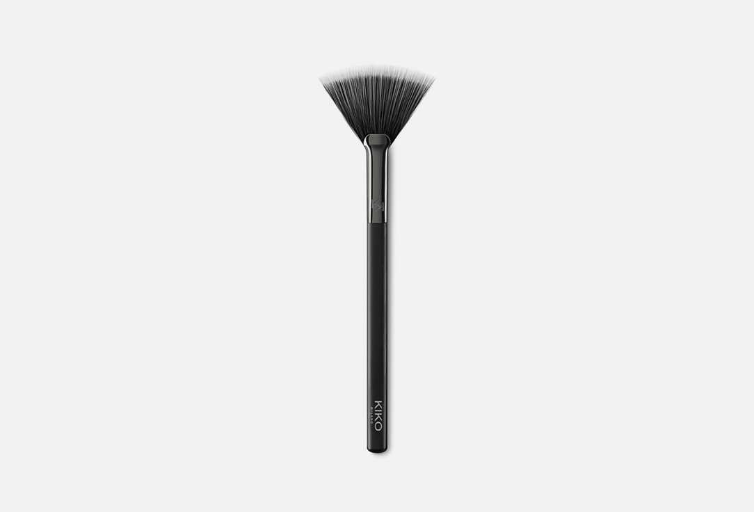 Изображение товара Веерная кисть для пудры KIKO MILANO Face 12 powder fan brush