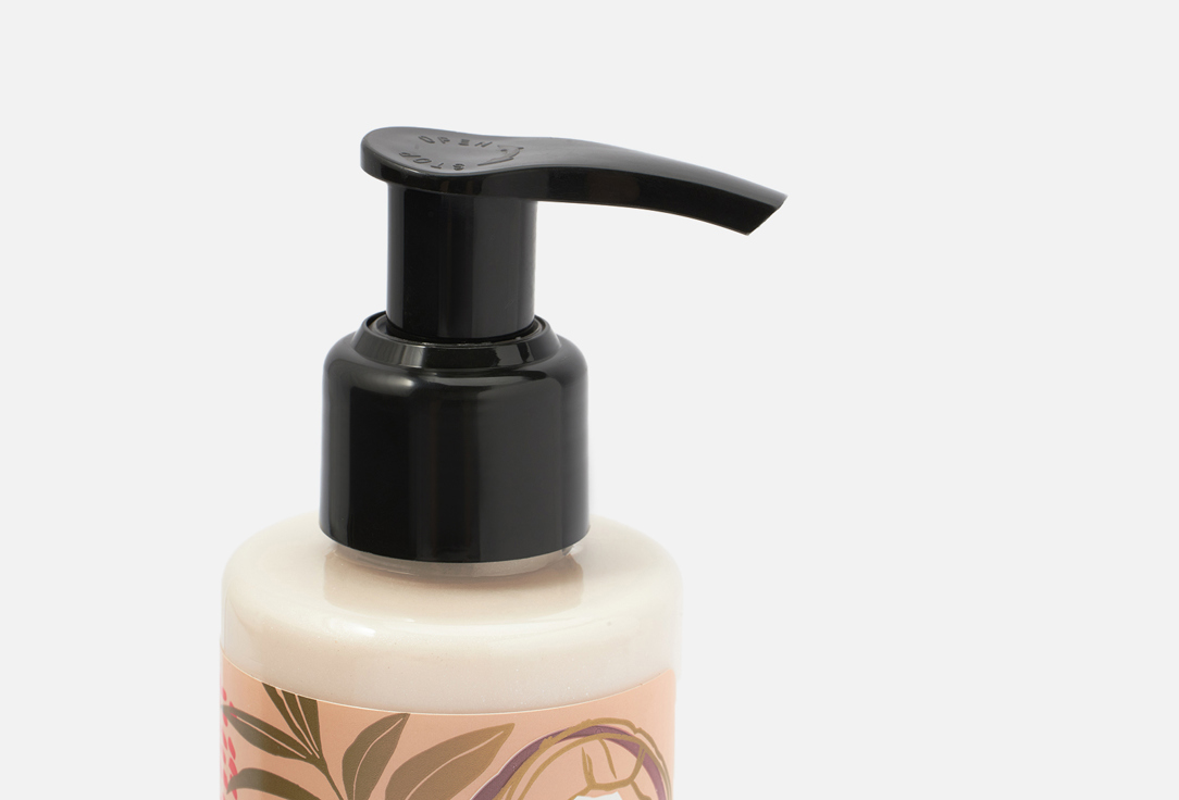 Мерцающий лосьон для тела Bisou Shimmering Ultra-moisturizing with Silk Radiance Effect  