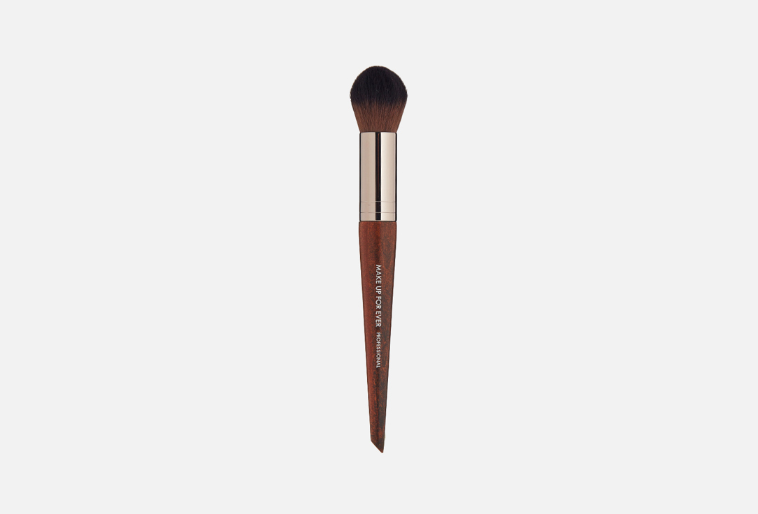 Изображение товара Кисть для хайлайтера Make Up For Ever Highlighter brush 152