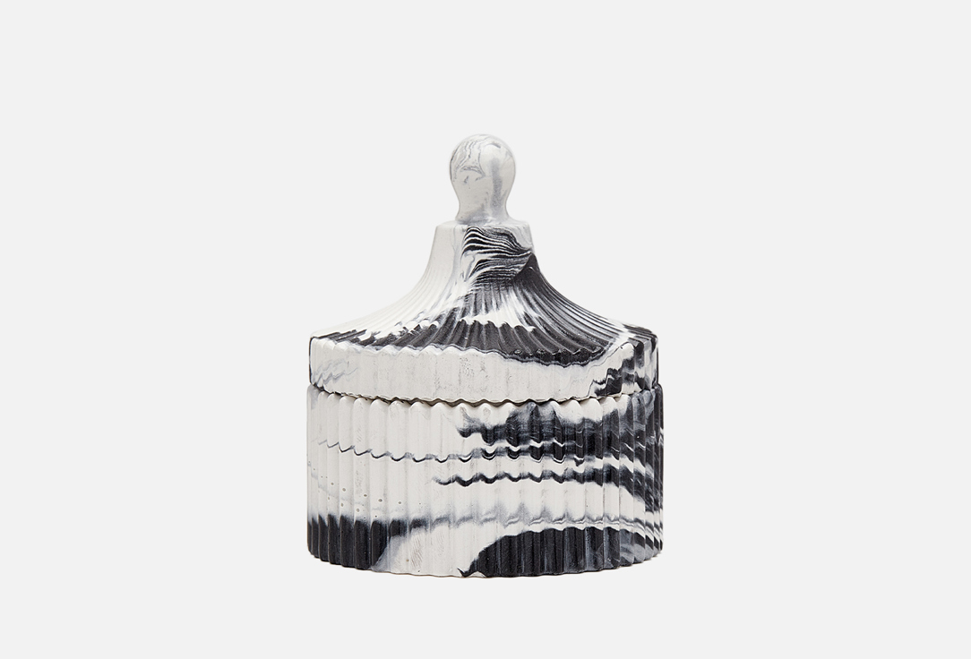 Изображение товара Ароматическая свеча черно-белая 24.GRAMS Petite Tabacco & Vanila