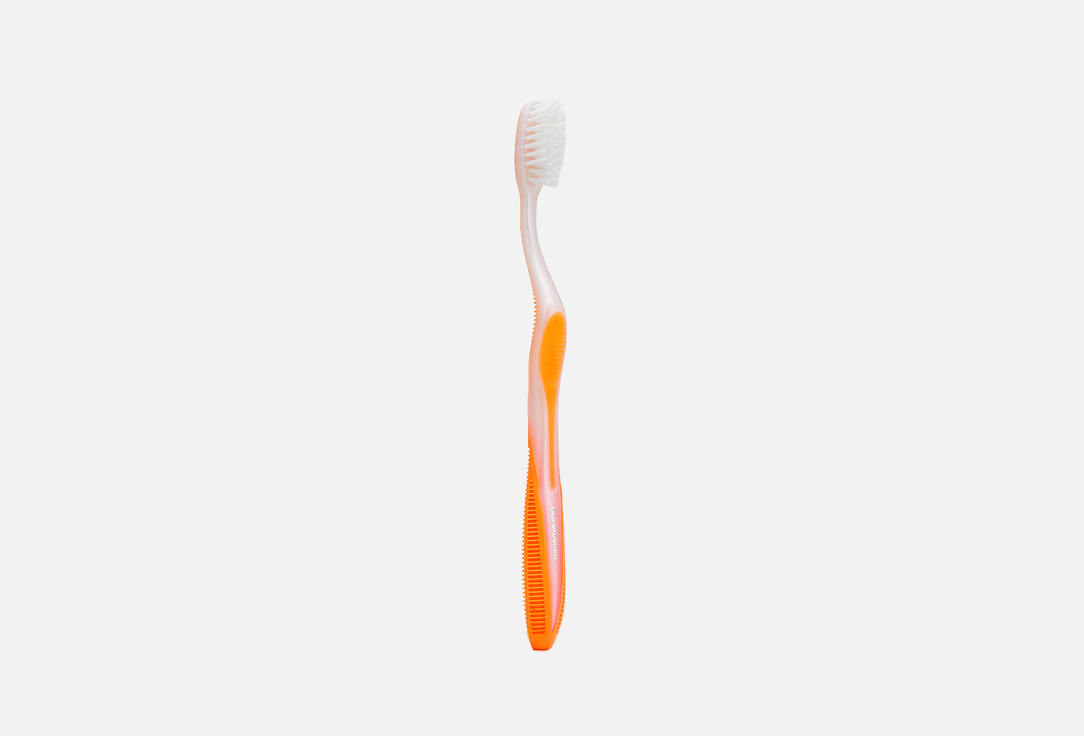 Зубная щетка DAS EXPERTEN Toothbrush Sensitive Soft Rounded Medium 1 шт зубная щётка das experten nano massage мягкий силикон по краям