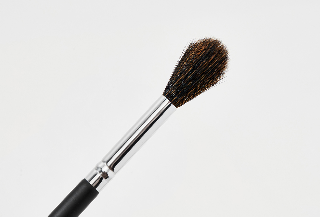 BH Кисть для хайлайтера Rounded Highlighter Brush