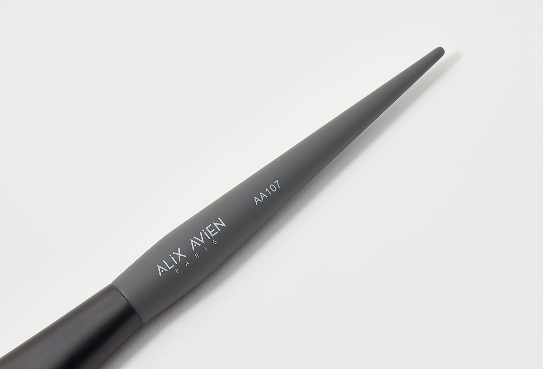 Кисть для макияжа ALIX AVIEN Blusher brush 