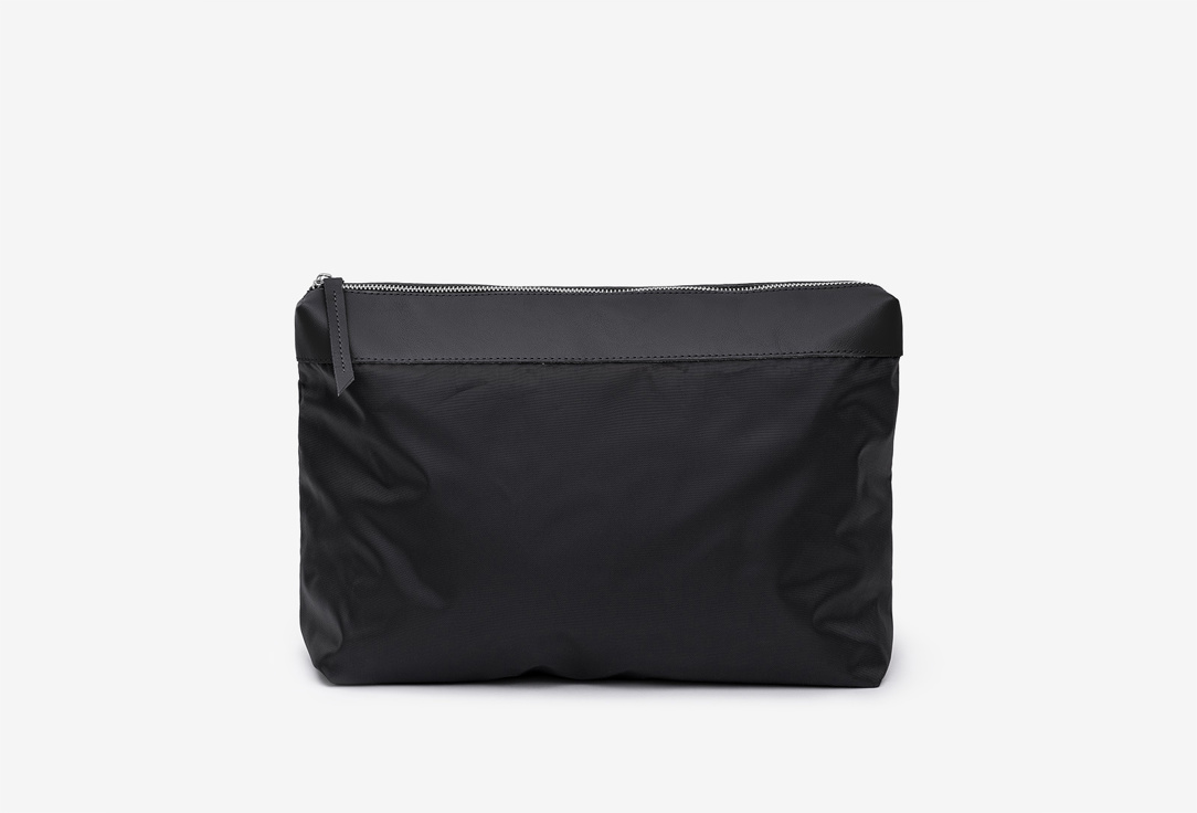 Изображение товара Косметичка-вкладыш Reframe черная из натуральной кожи с молнией