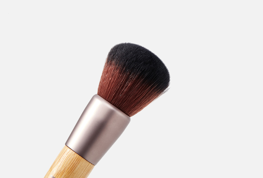 SEVEN7EEN Кисть для тонального FOUNDATION BRUSH BAMBOO HANDLE 