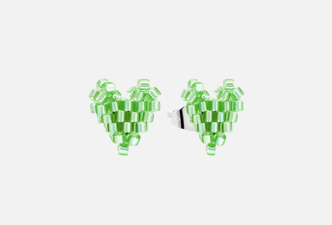 серьги Beaded Breakfast Heart shaped tiny earrings Pale-green  