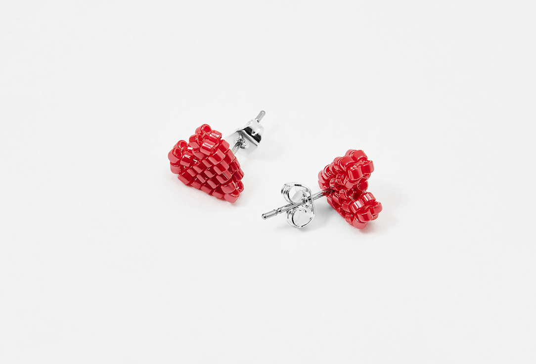 серьги Beaded Breakfast Heart shaped tiny earrings Red lacque  