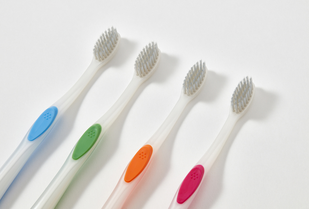 Набор из 4 зубных щеток Dental Care Nano Silver Toothbrush Set  