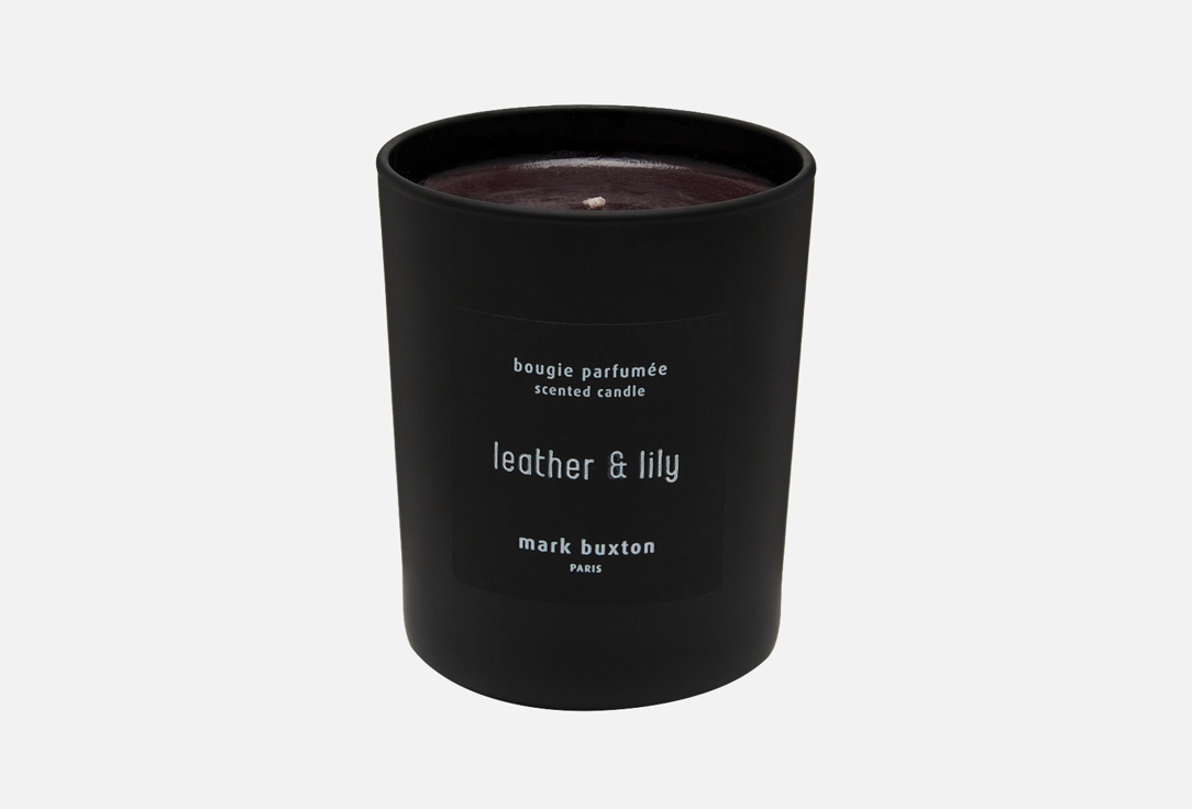 Ароматическая свеча MARK BUXTON Leather & lily 180 г массажная свеча натуральная с маслами клубника 50 мл от lily white