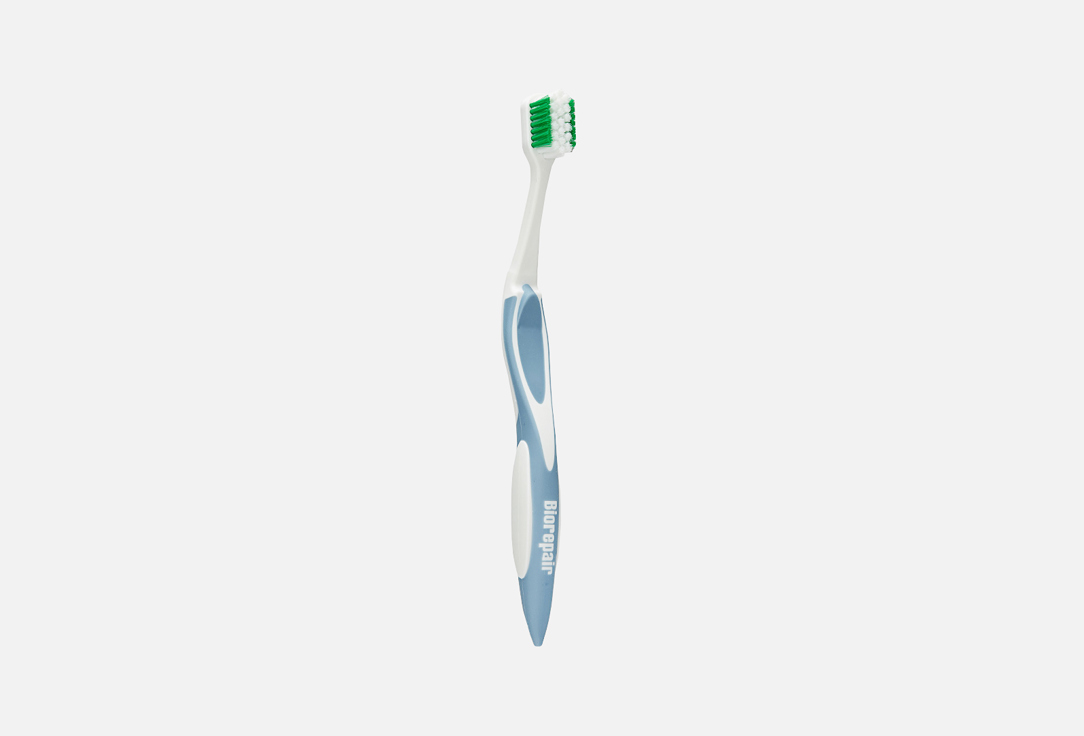 Зубная щетка средней жесткости BIOREPAIR CURVE Protezione Totale, голубая 1 шт зубная щетка biorepair curve protezione totale изогнутая для комплексной защиты