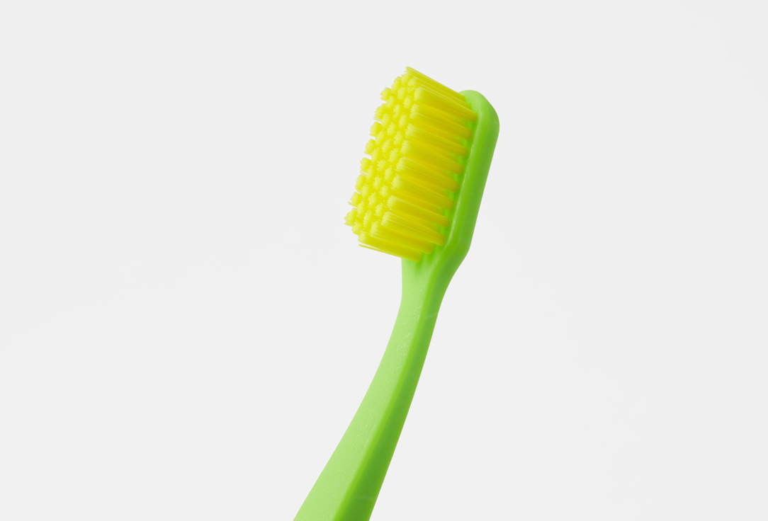 Зубная щетка средней жесткости Synergetic зелёная 
