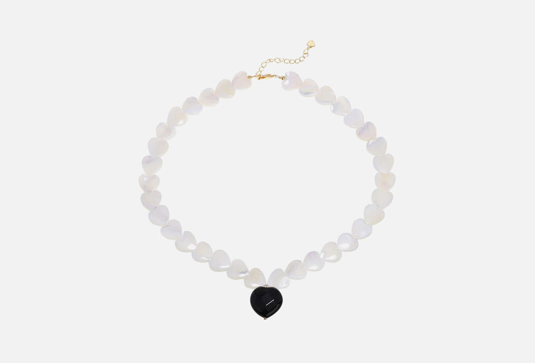 Choker with pearl beads in the shape of a heart, with a heart pendant gold 1 шт