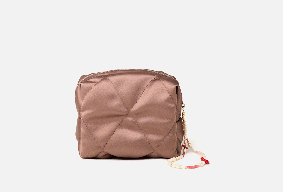 Изображение товара Косметичка COZY AND COZY Chocolate маленькая из шелка с брелоком натуральных камней