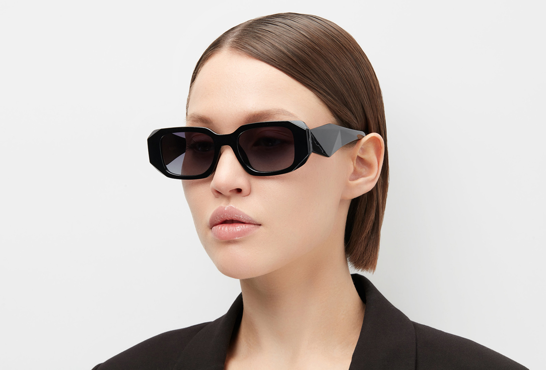 

Очки RUXARA, В пластиковой оправе черные 1 шт