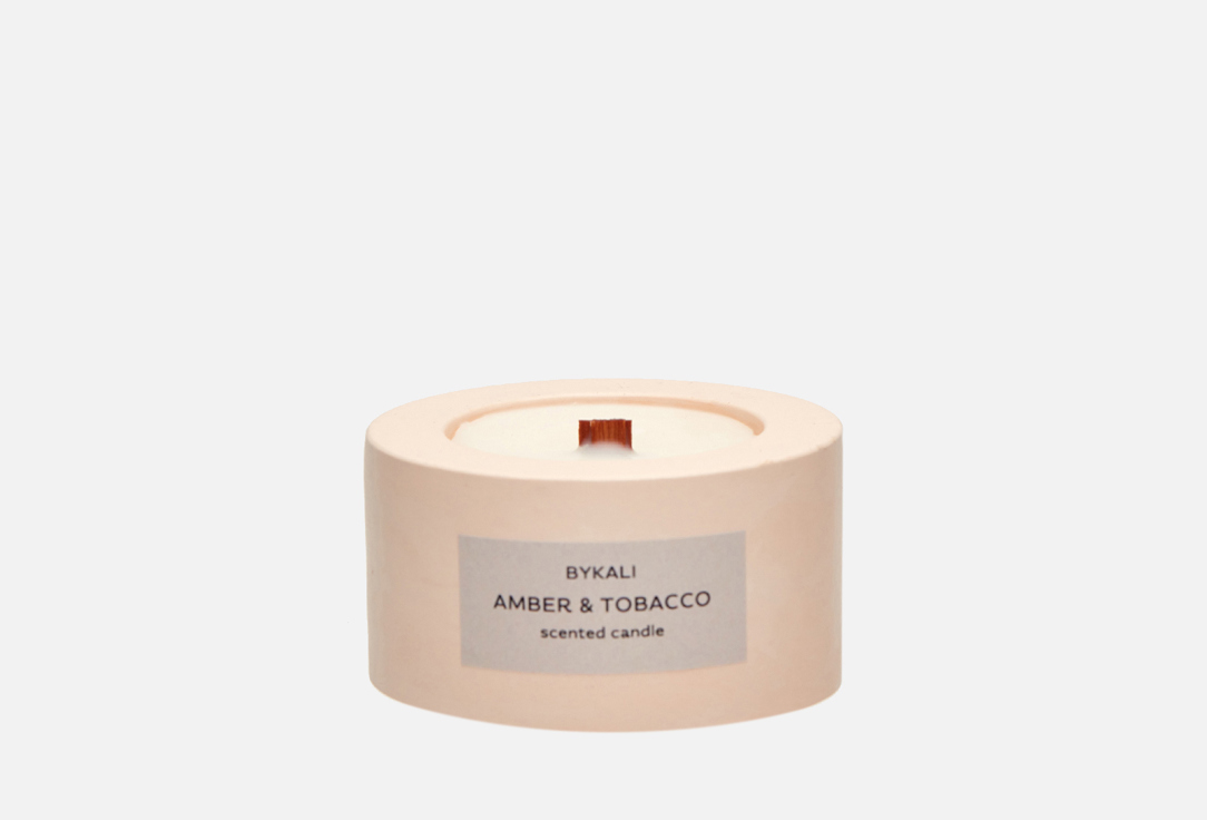Изображение товара Ароматическая свеча BYKALI Амбра и Табак 50 мл с деревянным фитилем
