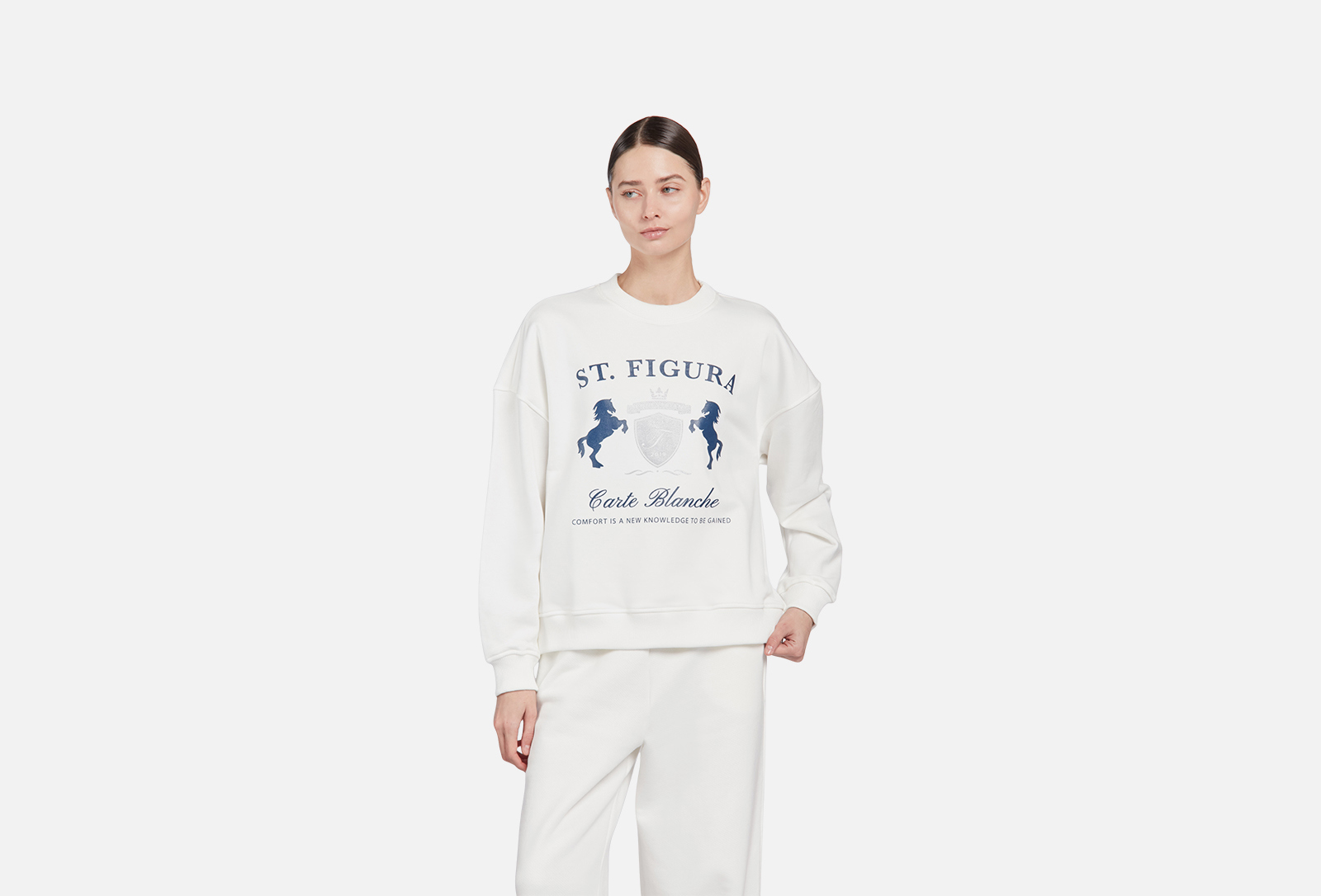 FIGURA Active Wear Свитшот молочный Синий принт S — купить, цена в Москве