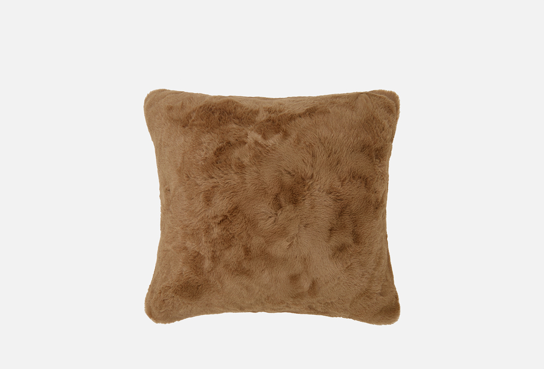 Изображение товара Декоративная подушка Sofi De MarkO Ричард 45х45 искусственный мех кофе