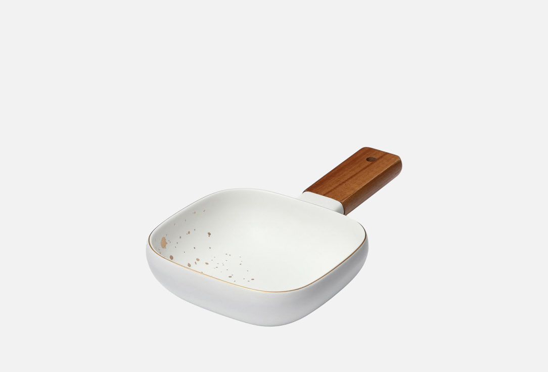 Изображение товара Блюдо для подачи Magistro 15х15 см белое современное из фарфора