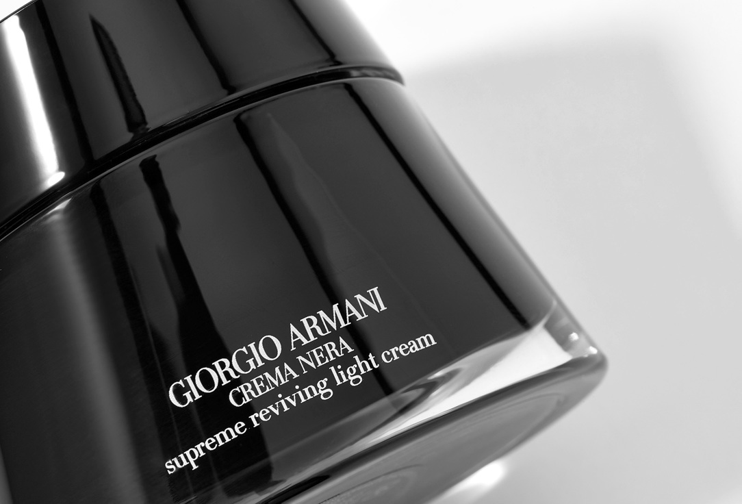 Крем для лица с легкой текстурой Giorgio Armani CREMA NERA  