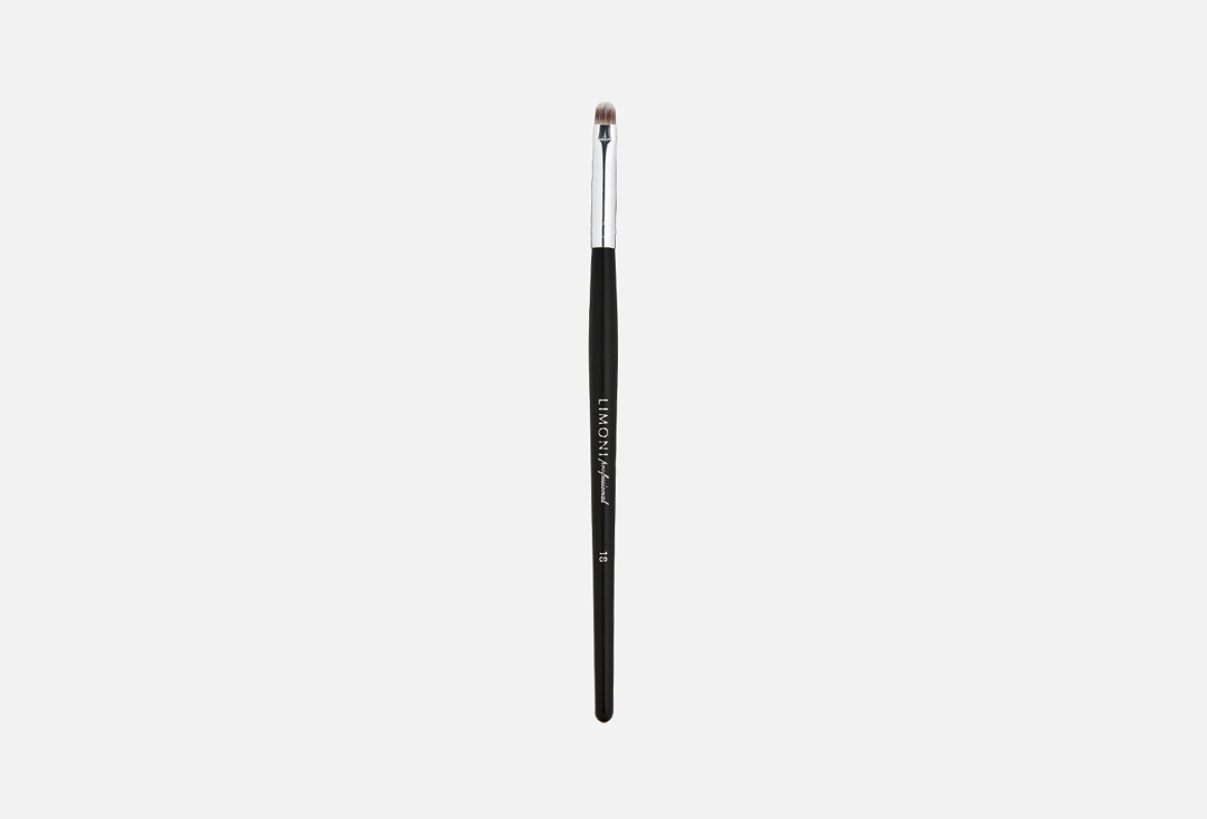 Изображение товара Кисть для теней и подводки плоская LIMONI Professional flat brush for eyeshadow & liner 18