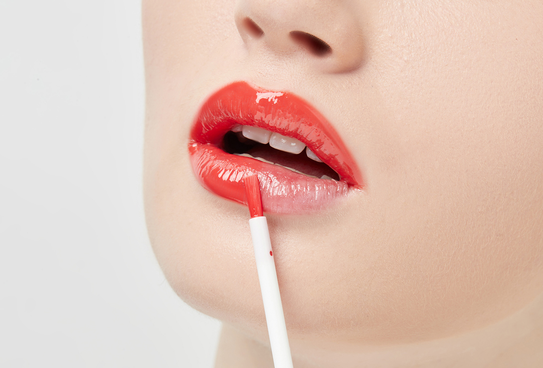 Блеск для губ Make Up Factory Vinyl Lip Gloss 15, пристрастие к красному