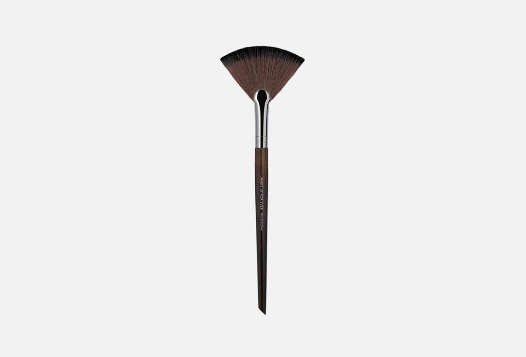 Изображение товара Кисть-веер для нанесения пудры Make Up For Ever Powder fan brush 120