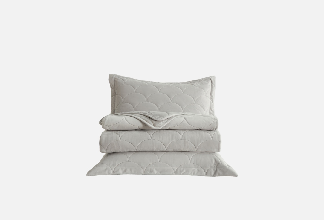 Изображение товара Покрывало с двумя наволочками для кровати The Eleventh Kingdom Tregaron, 240x260, серебро