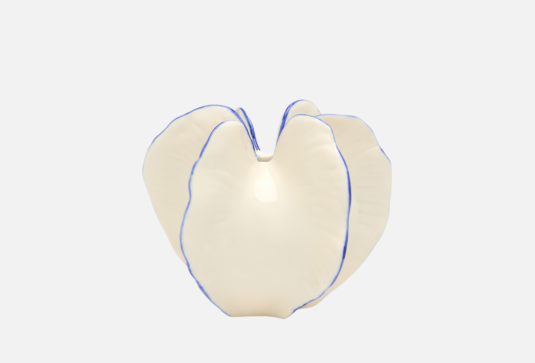 

Ваза L.AMORE, Белый, Голубое сияние, 17 см 1 шт