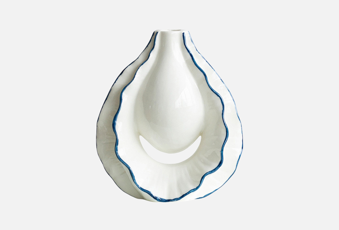 

Ваза L.AMORE, Белый, Голубое сияние, 21 см 1 шт