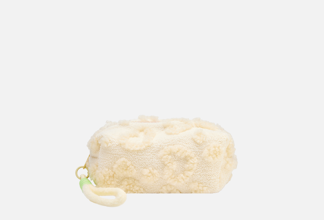 Изображение товара Косметичка Your houser Milk Heart MakeUP плюшевая стильная и вместительная