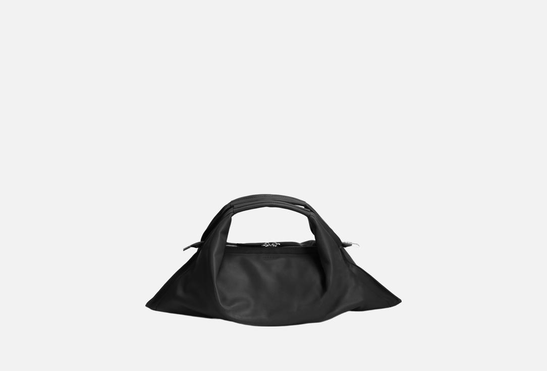 Mikaela черная 18200₽