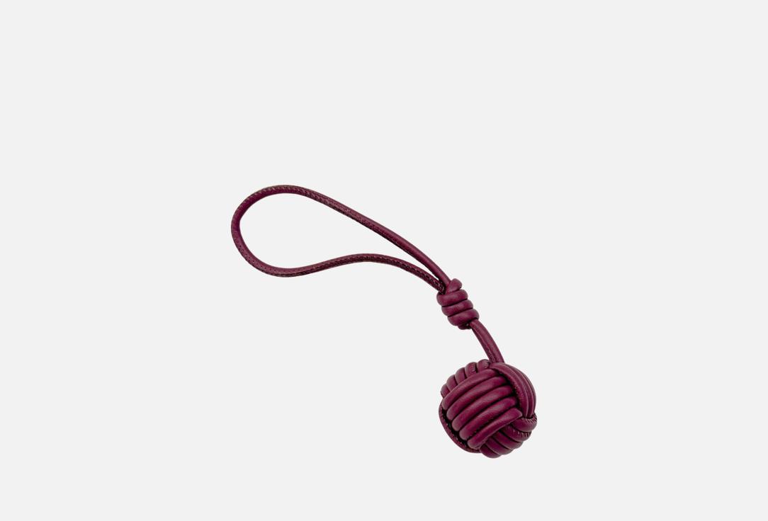 Изображение товара Стильный брелок MOVELI Ball баклажан из натуральной кожи