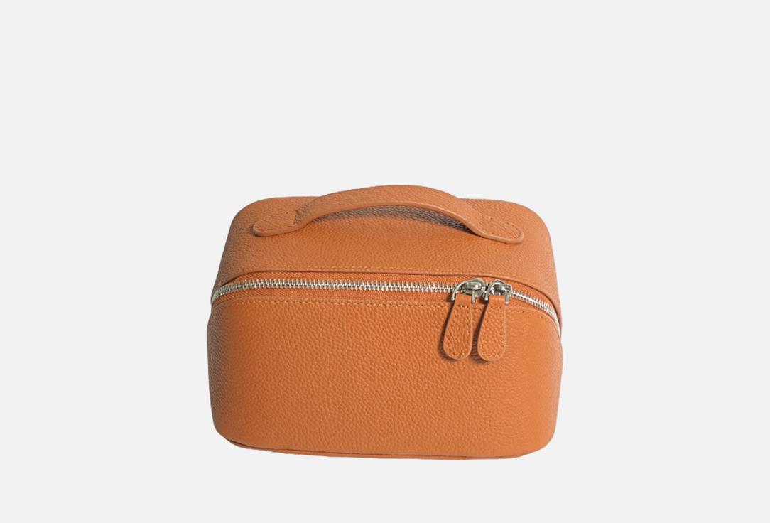 Изображение товара Косметичка NORTHERN FACTORY из натуральной кожи карамельного цвета вместительная и стильная