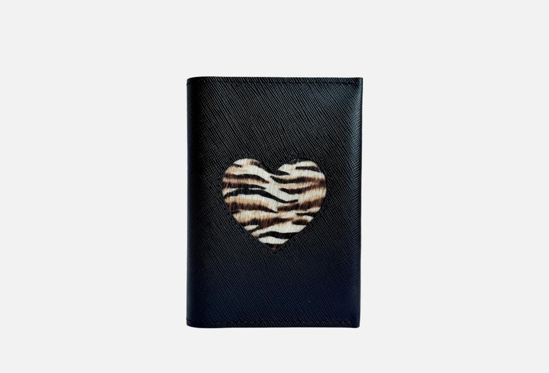 Изображение товара Обложка для документов Fabrikatika Lucerne из натуральной кожи и меха пони 14х10.5 см