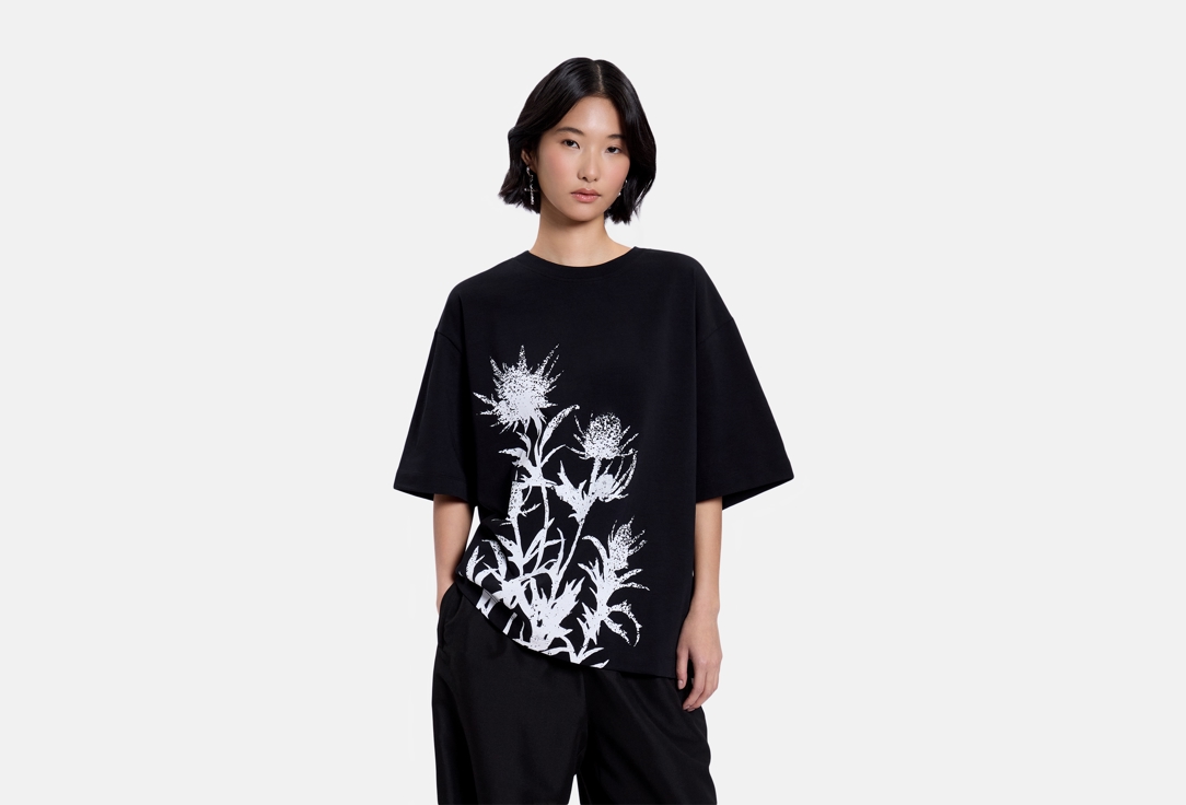 Изображение товара Женская оверсайз-футболка с принтом Mark Formelle черная 100% хлопок