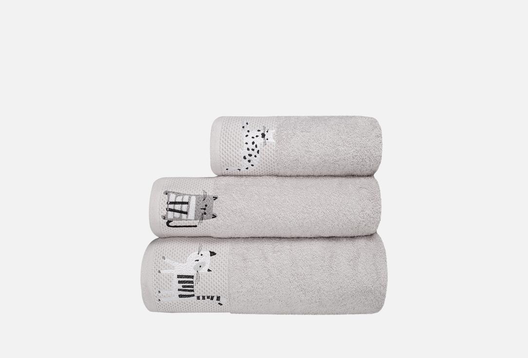 Изображение товара Набор махровых полотенец BELLEHOME Платинум, с вышивкой Cute Kittens