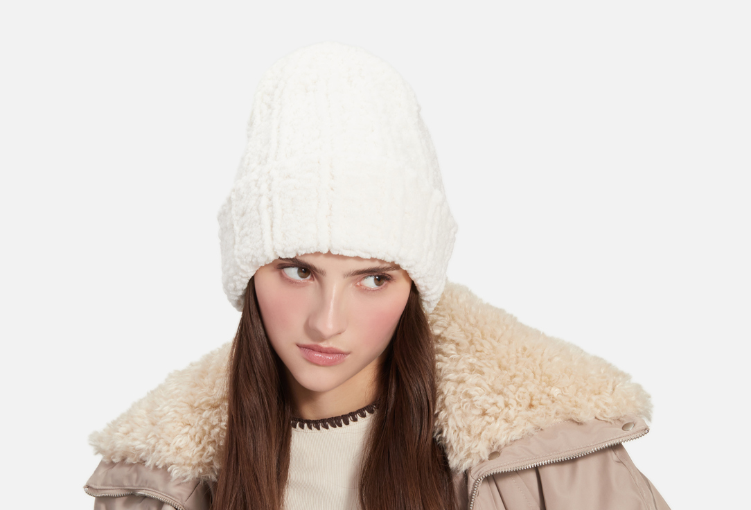 Изображение товара Стильная объемная пушистая шапка Check Ya Head из микрополиэстера для зимы