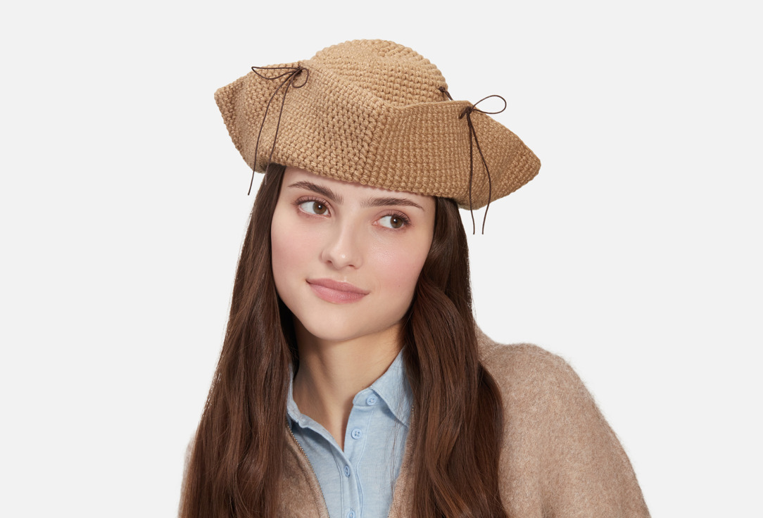 Изображение товара Пиратская шляпа-треуголка ручной работы из шерсти и акрила