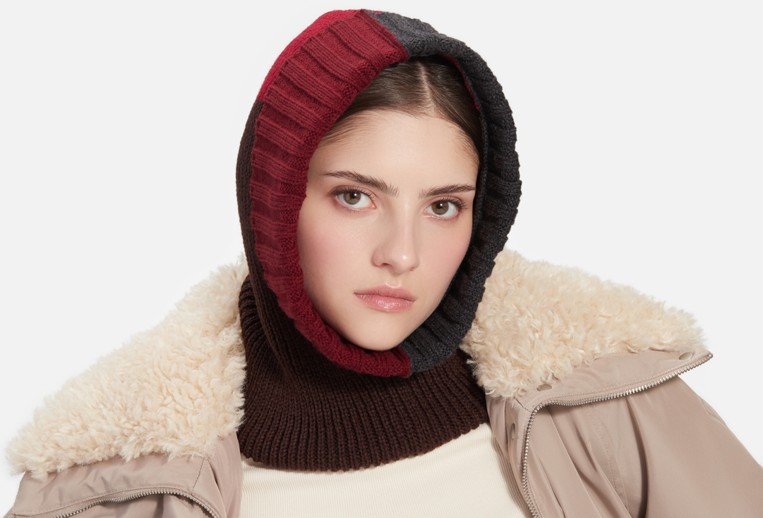 Изображение товара Капюшон A°t’t” в стиле колорблок