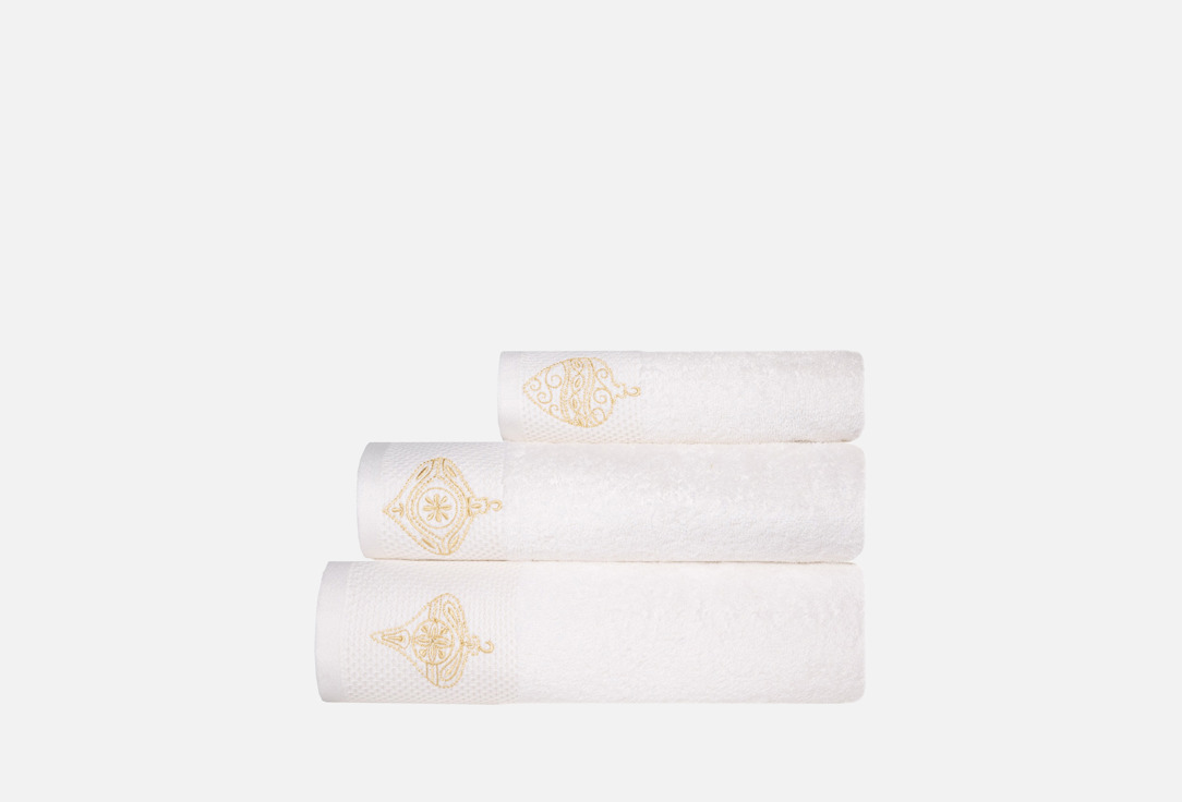 Изображение товара Набор махровых полотенец BELLEHOME Айвори с вышивкой Елочные игрушки