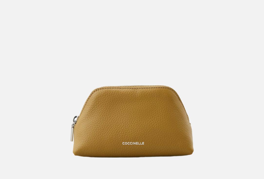 Изображение товара Кожаная косметичка Coccinelle Helga - стильный и вместительный аксессуар