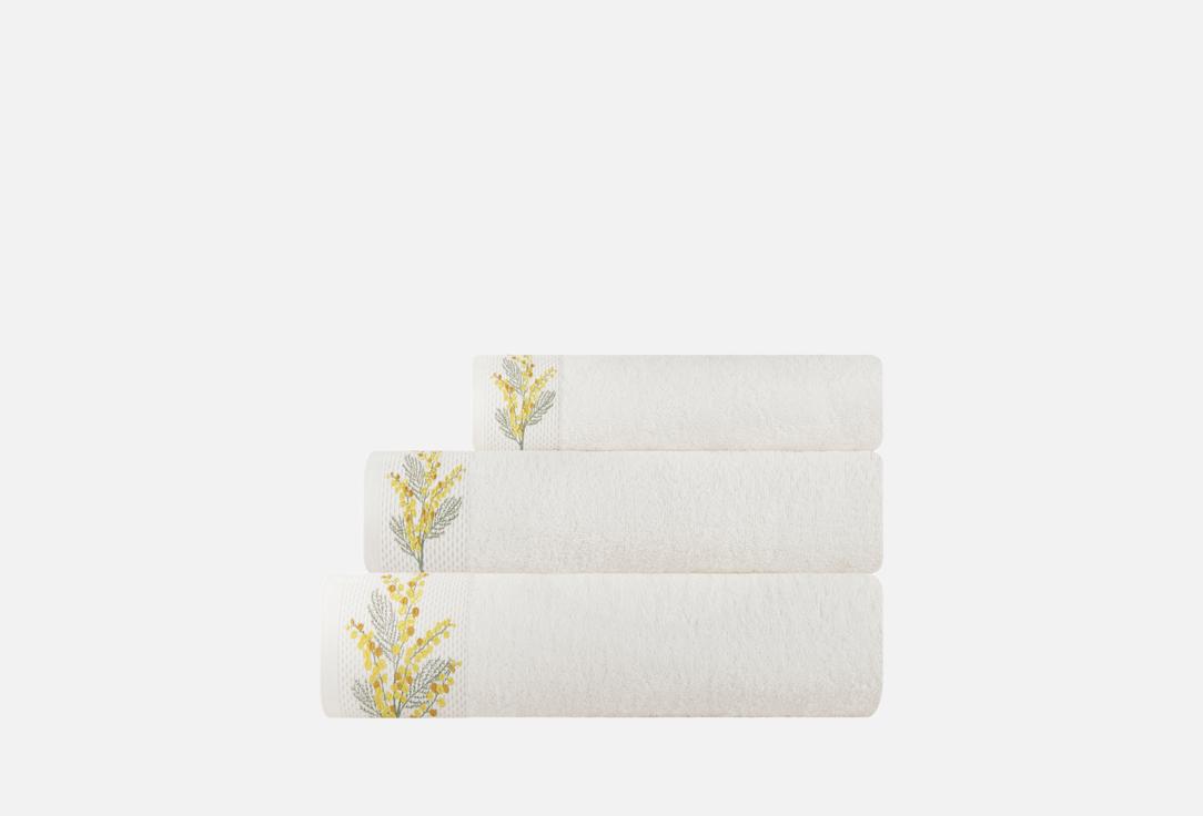 Изображение товара Набор махровых полотенец BELLEHOME Айвори с вышивкой Мимоза
