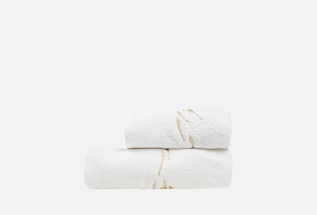 Изображение товара Набор махровых полотенец BELLEHOME Лотос с вышивкой Золотые рыбки