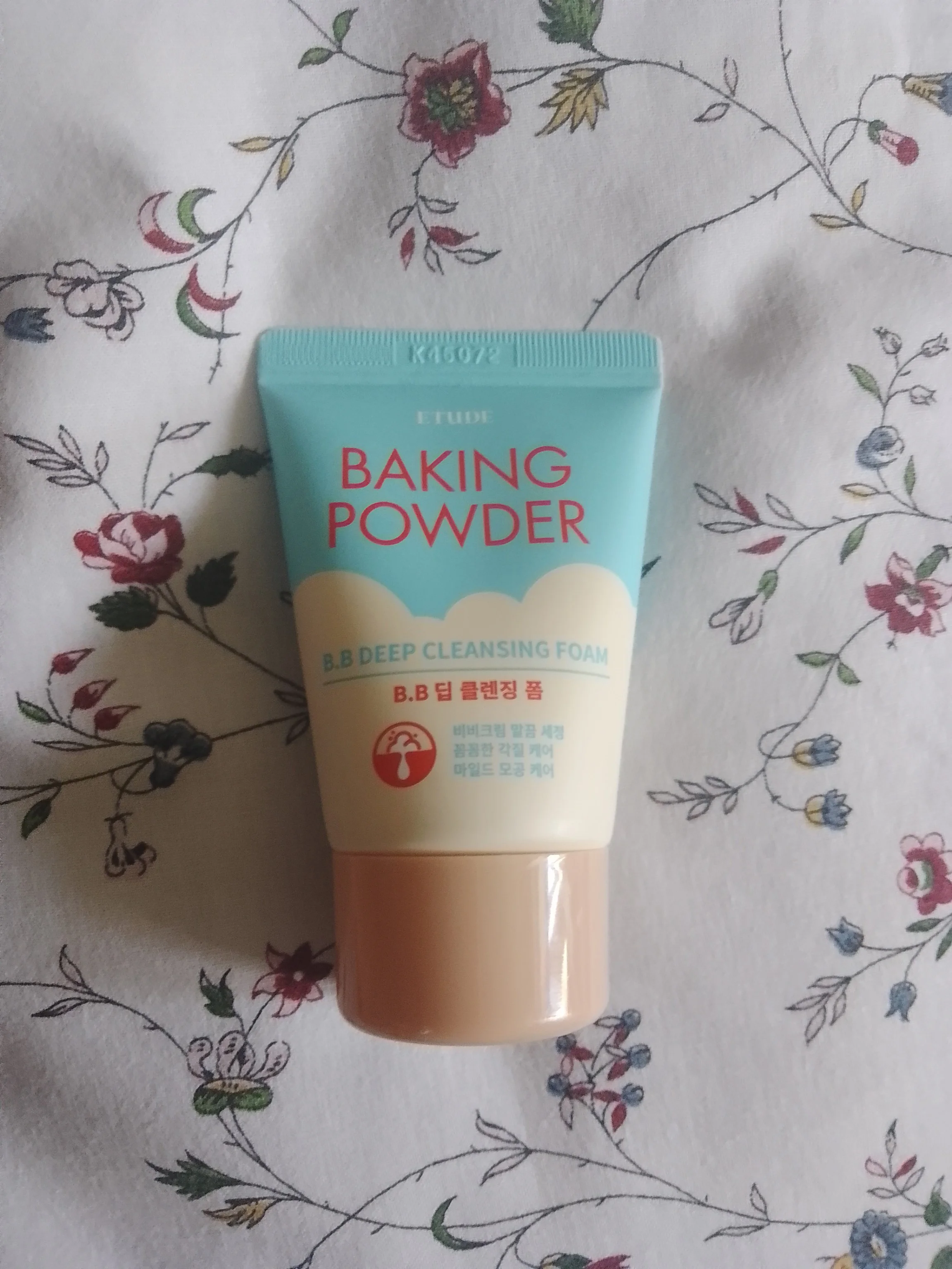 Не сушит, не стягивает, покупайте сразу большой объем, хватает на долго✨