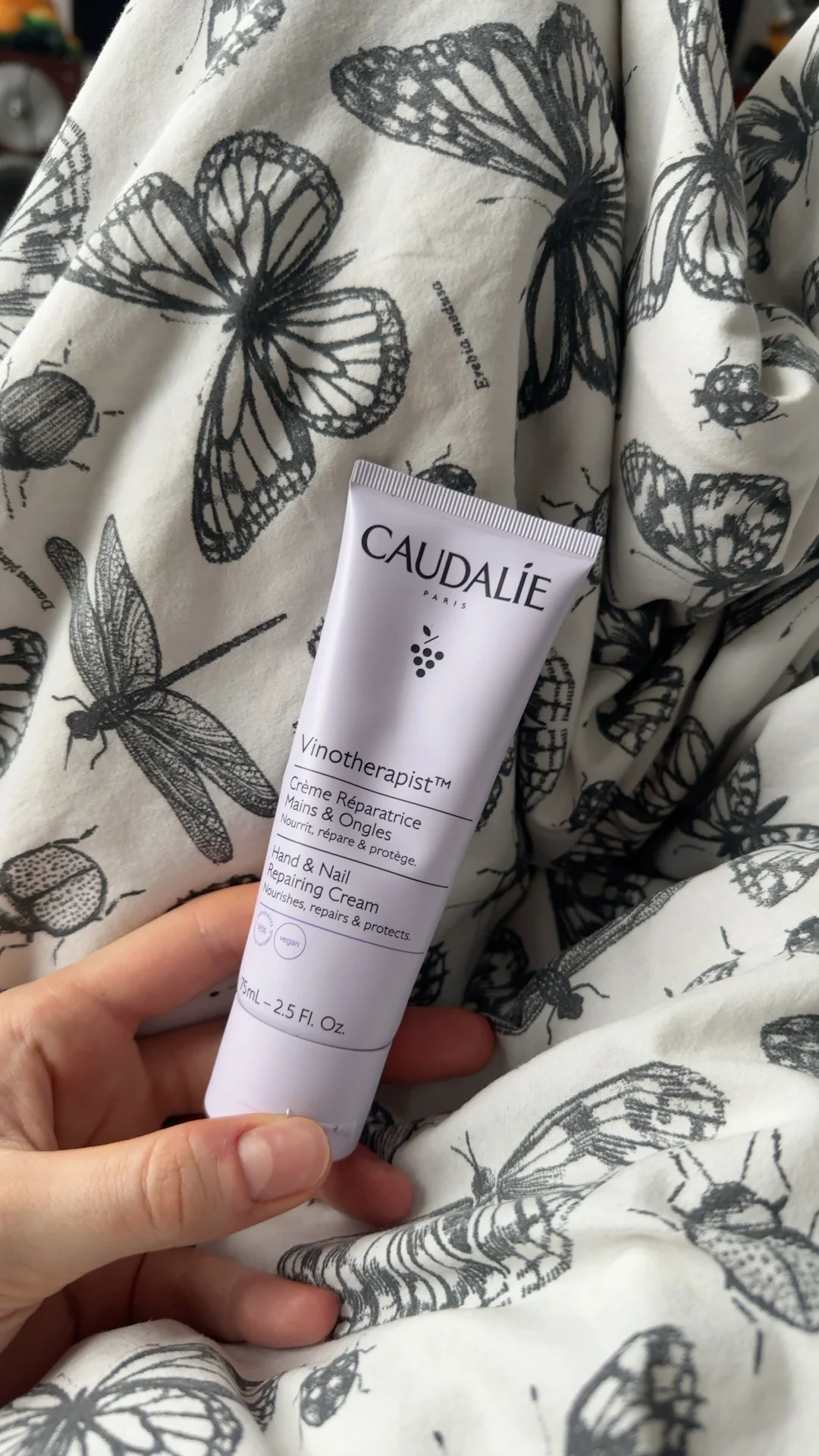 очень люблю бренд caudalie, но конкретно этот продукт не зашел, очень средний крем, кожу питает на троечку, есть более бюджетные крема с гораздо лучшим эффектом