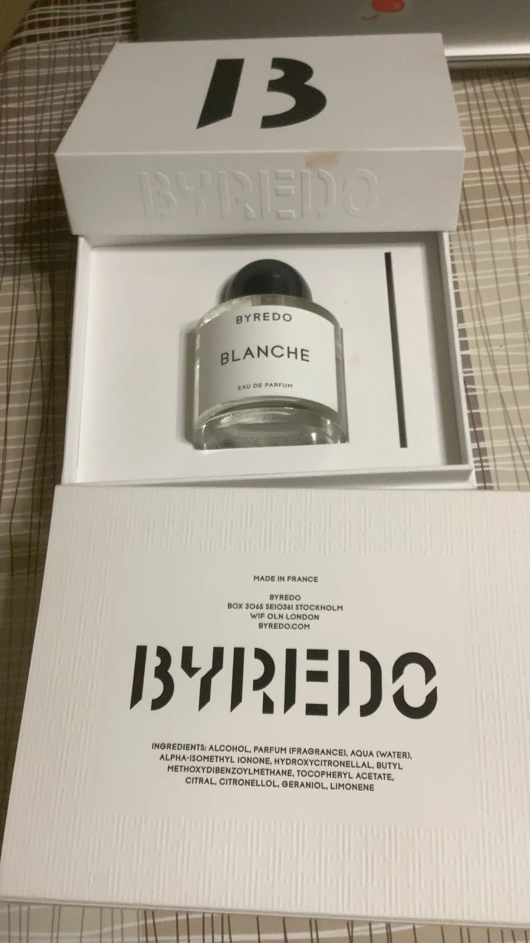 У меня было 6 миниатюр разных ароматов Byredo. Этот понравился больше всех. Поэтому покусилась на полноразмерную версию. Пока о покупке не жалею. 