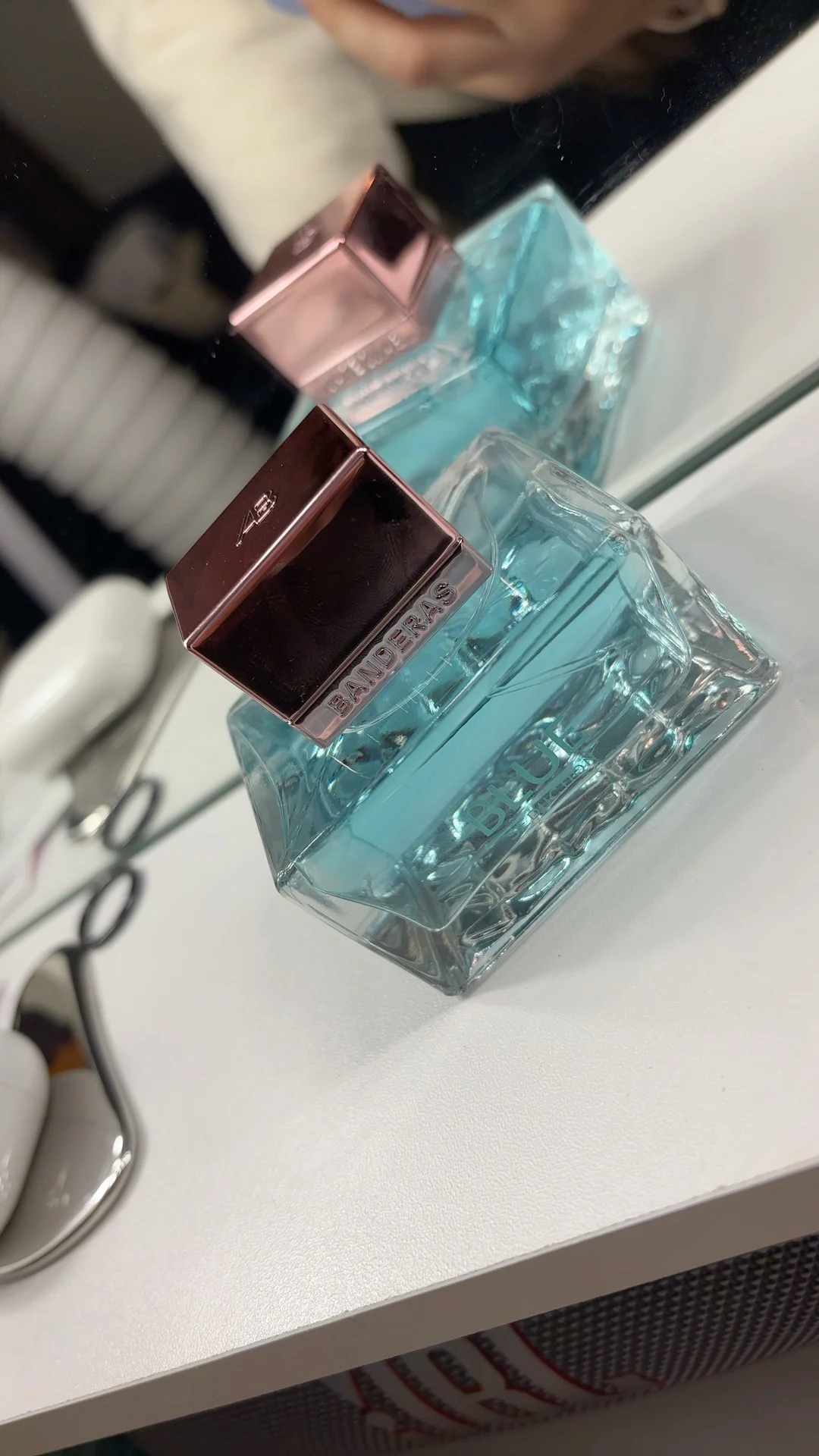 в меру сладкий запах,мне отдаленно напоминает Gucci flora GORGEOUS GARDENIA